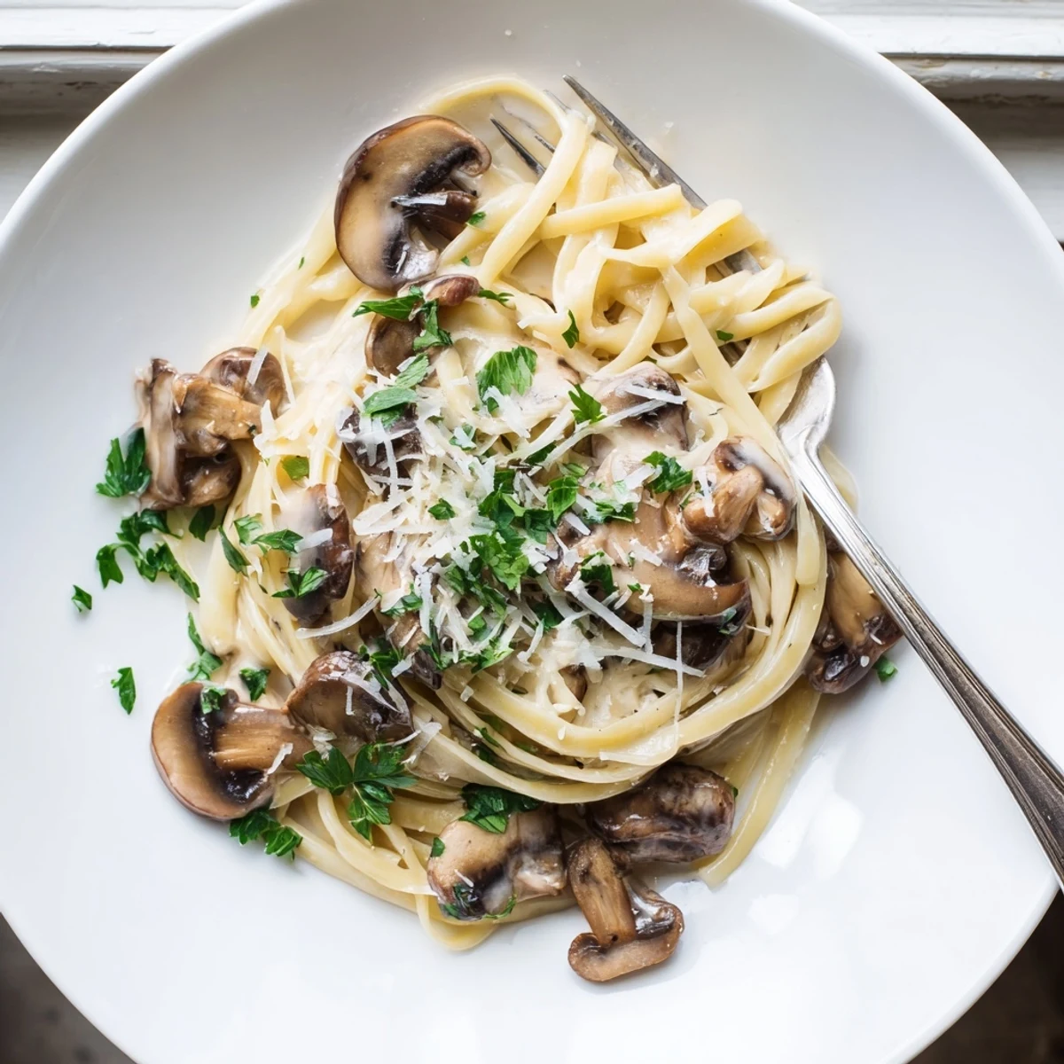 Creamy Mushroom Linguine features golden sautéed mushrooms enveloped in a silky garlic cream sauce over tender al dente pasta.